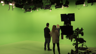 Virtuelles Studio: Der Schauspieler bei einer Vorbesprechung